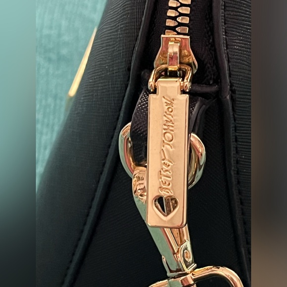 💕 Preloved Betsey Johnson Dome Satchel Handbag 💕 - Picture 5 of 11